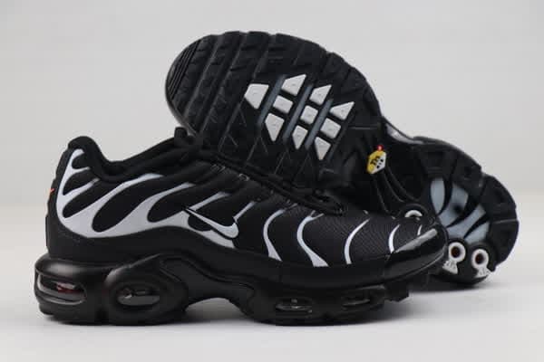 NIKE AIR MAX PLUS
